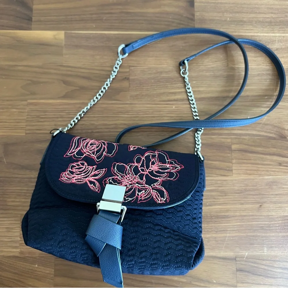 NWT VERA BRADLEY CLASSIC NAVY RFID MINI CARSON CHAIN LEATHER CROSSBODY BAG
